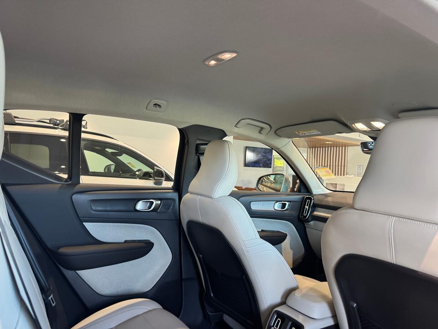 Volvo  XC40 Plus, B4 Mild hybrid, Petrol
