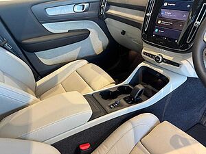Volvo  XC40 Plus, B4 Mild hybrid, Petrol