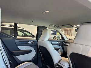 Volvo  XC40 Plus, B4 Mild hybrid, Petrol