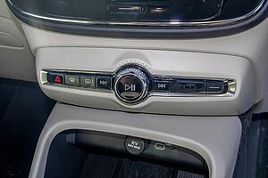 Volvo  XC40 Plus, B4 Mild hybrid, Petrol