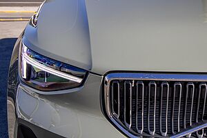 Volvo  XC40 Plus, B4 Mild hybrid, Petrol