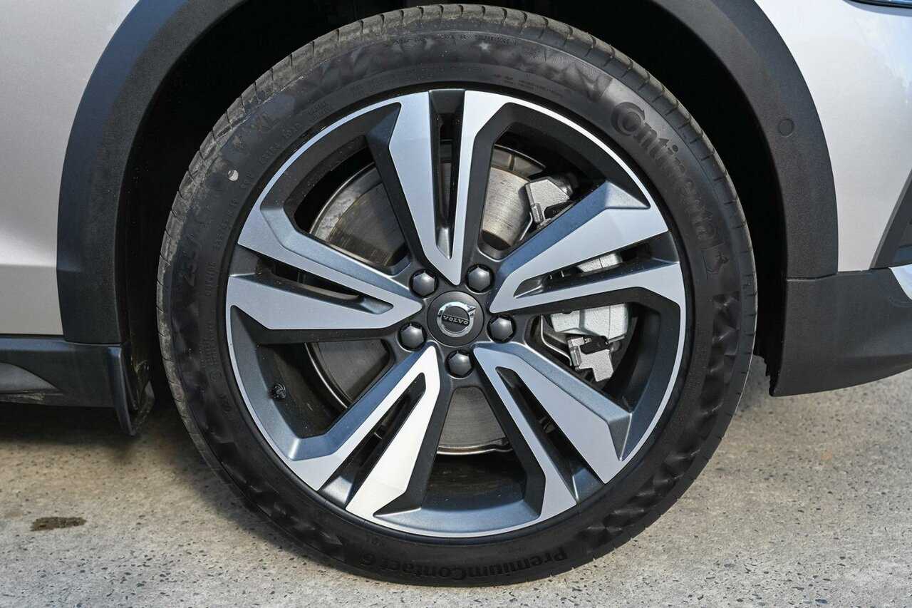 Volvo  V60 Cross Country Ultimate, B5 AWD Mild hybrid, Petrol, Bright