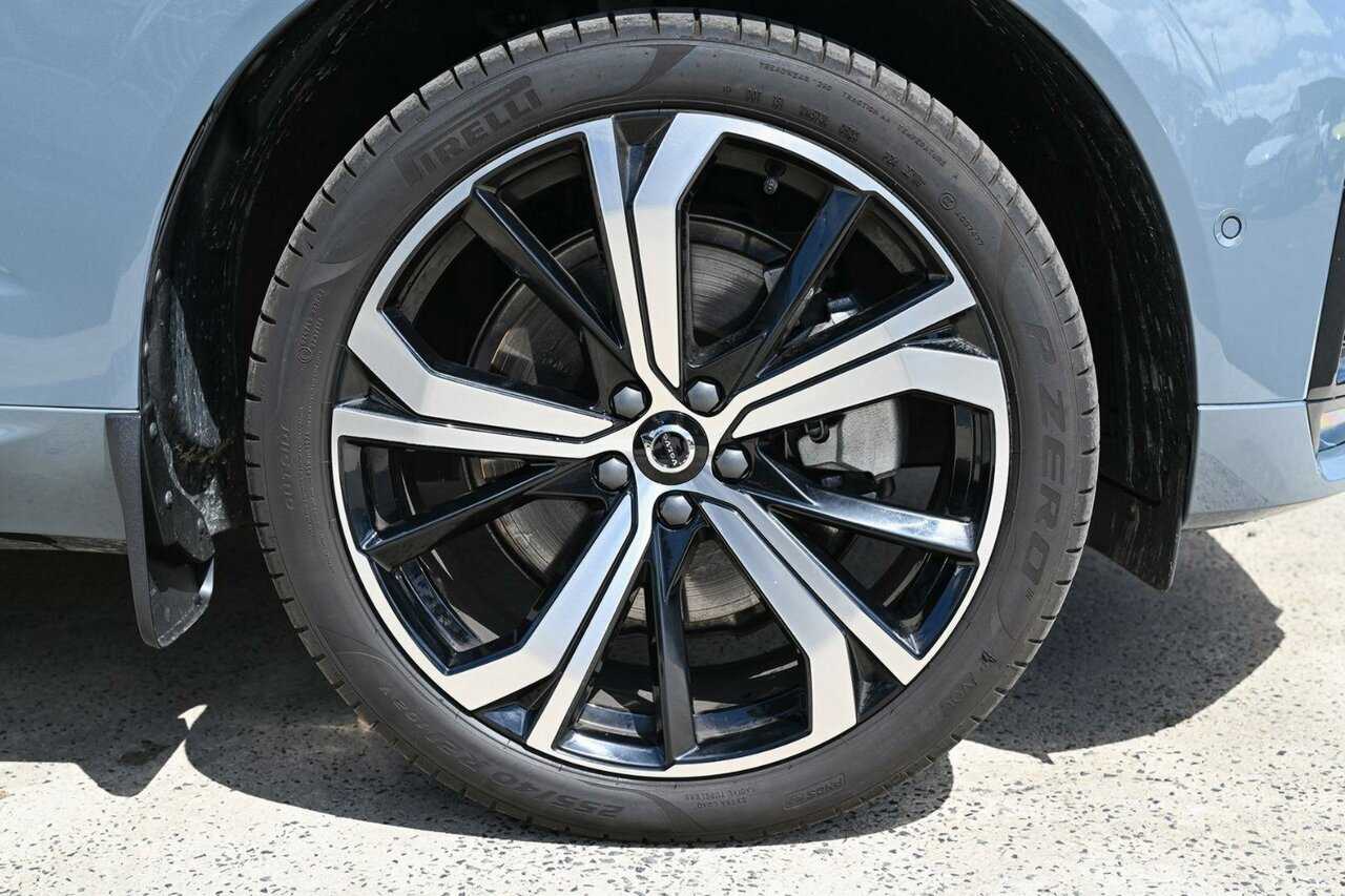 Volvo  UZ MY23 Ultimate B6 AWD Dark