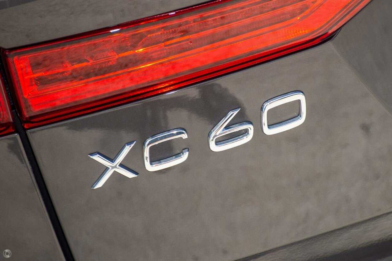 Volvo  UZ MY23 Plus B5 AWD