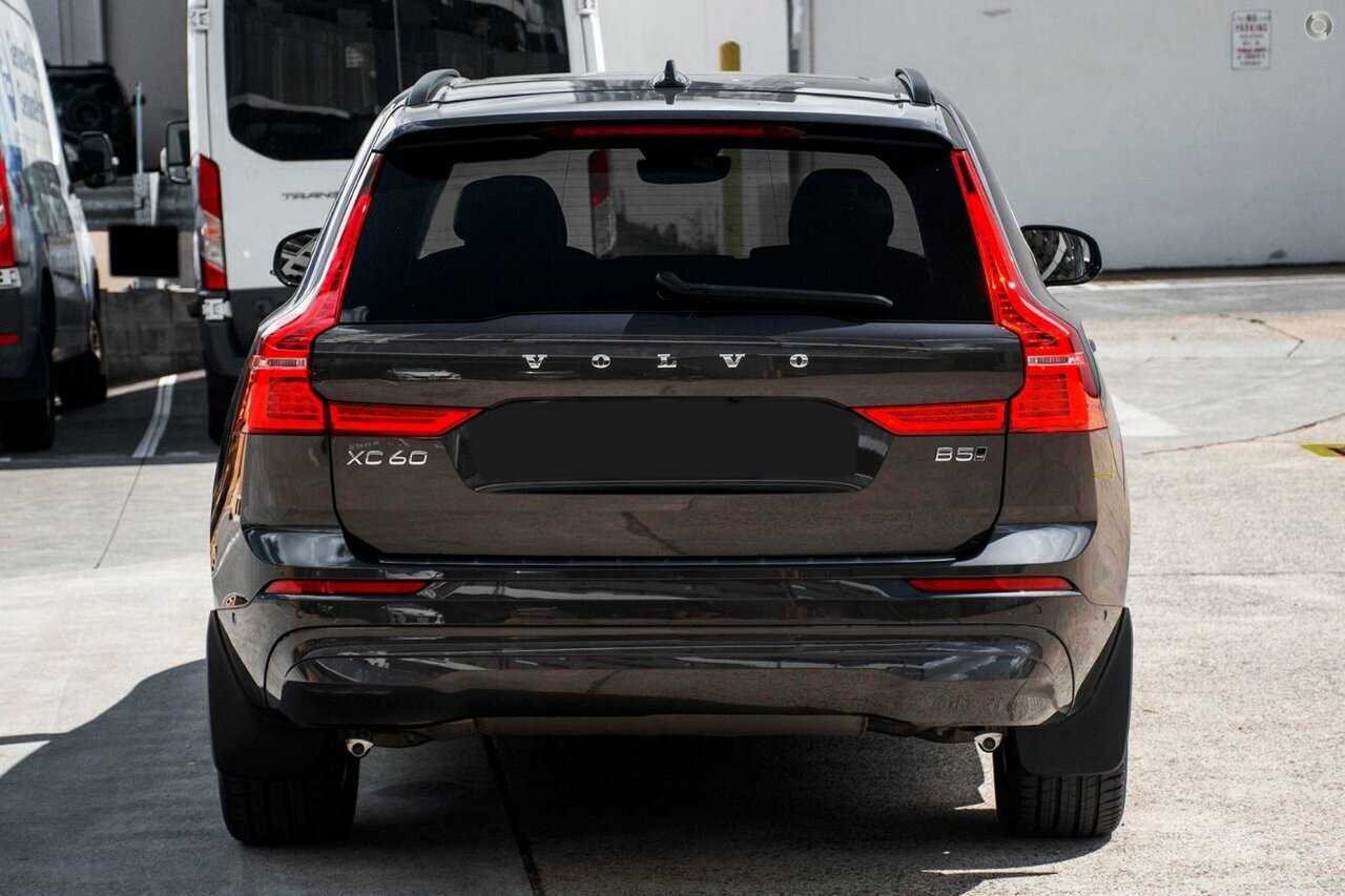 Volvo  UZ MY23 Plus B5 AWD