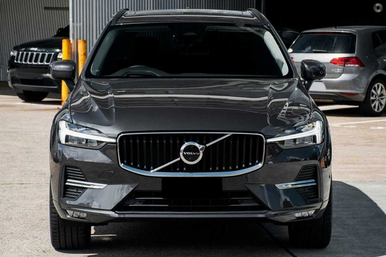 Volvo  UZ MY23 Plus B5 AWD