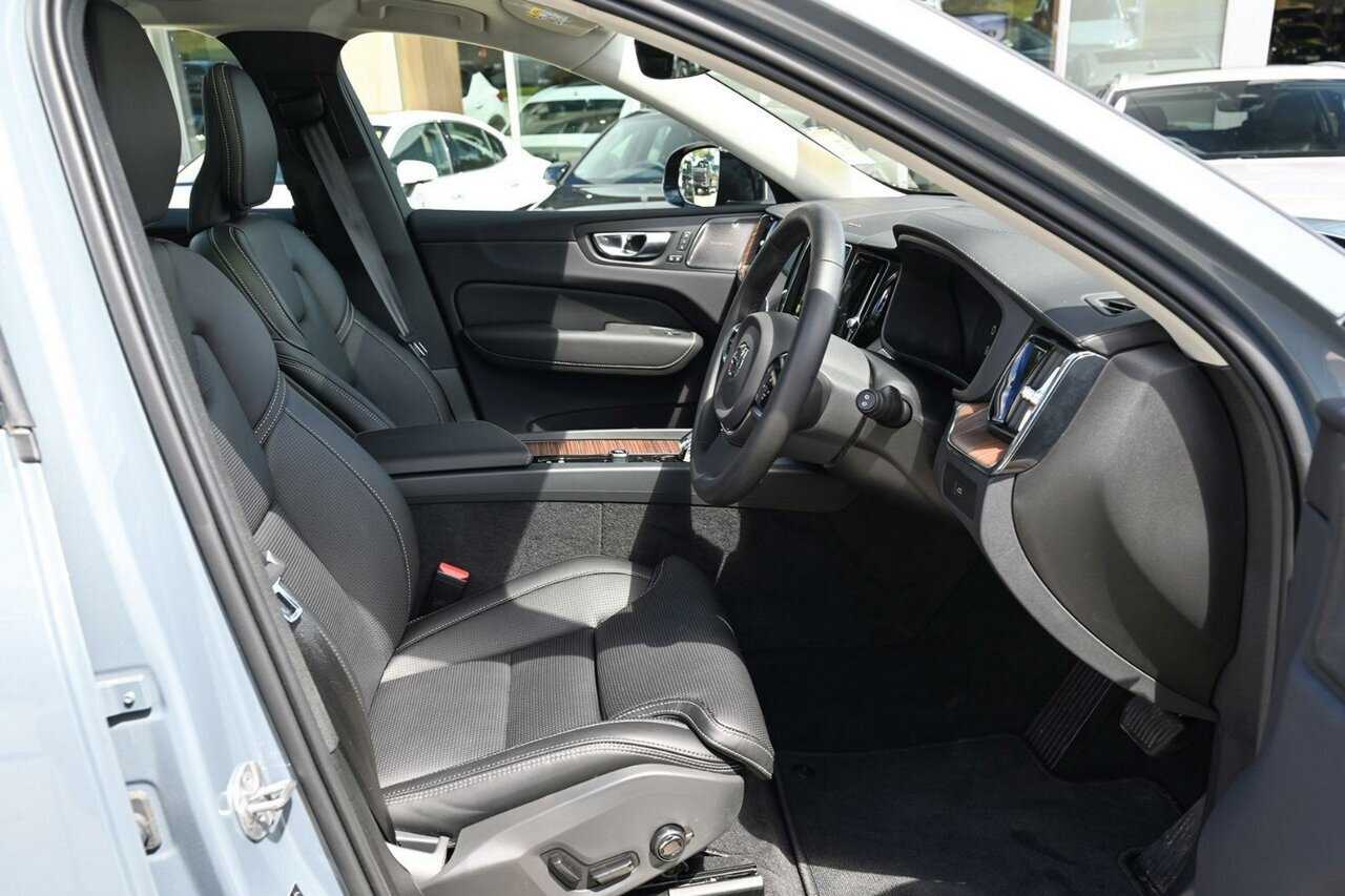 Volvo  UZ MY23 Ultimate B6 AWD Dark