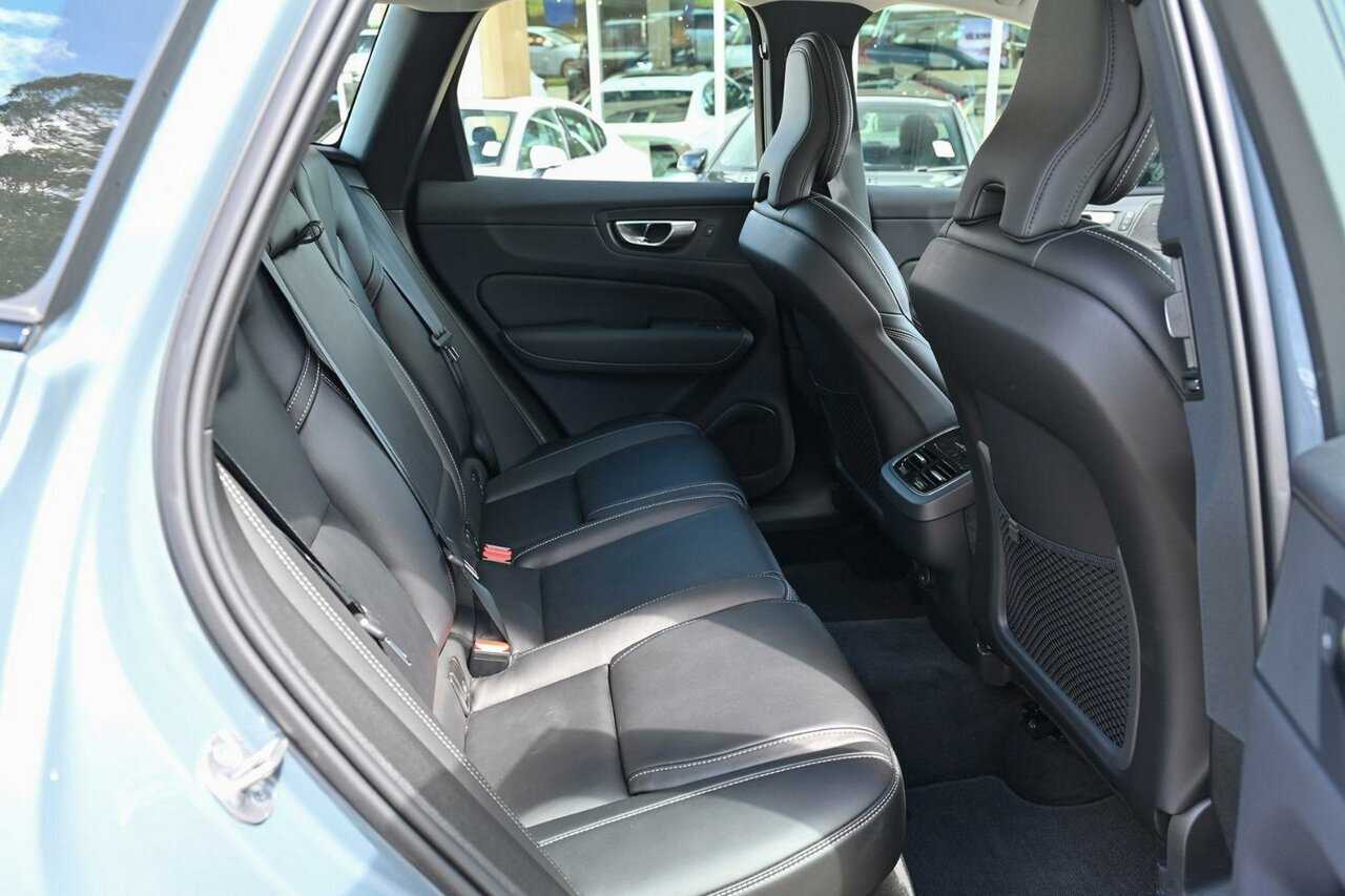 Volvo  UZ MY23 Ultimate B6 AWD Dark
