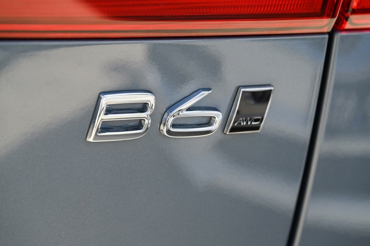 Volvo  UZ MY23 Ultimate B6 AWD Dark