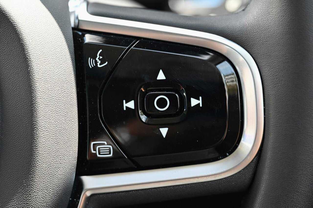 Volvo  UZ MY23 Ultimate B6 AWD Dark