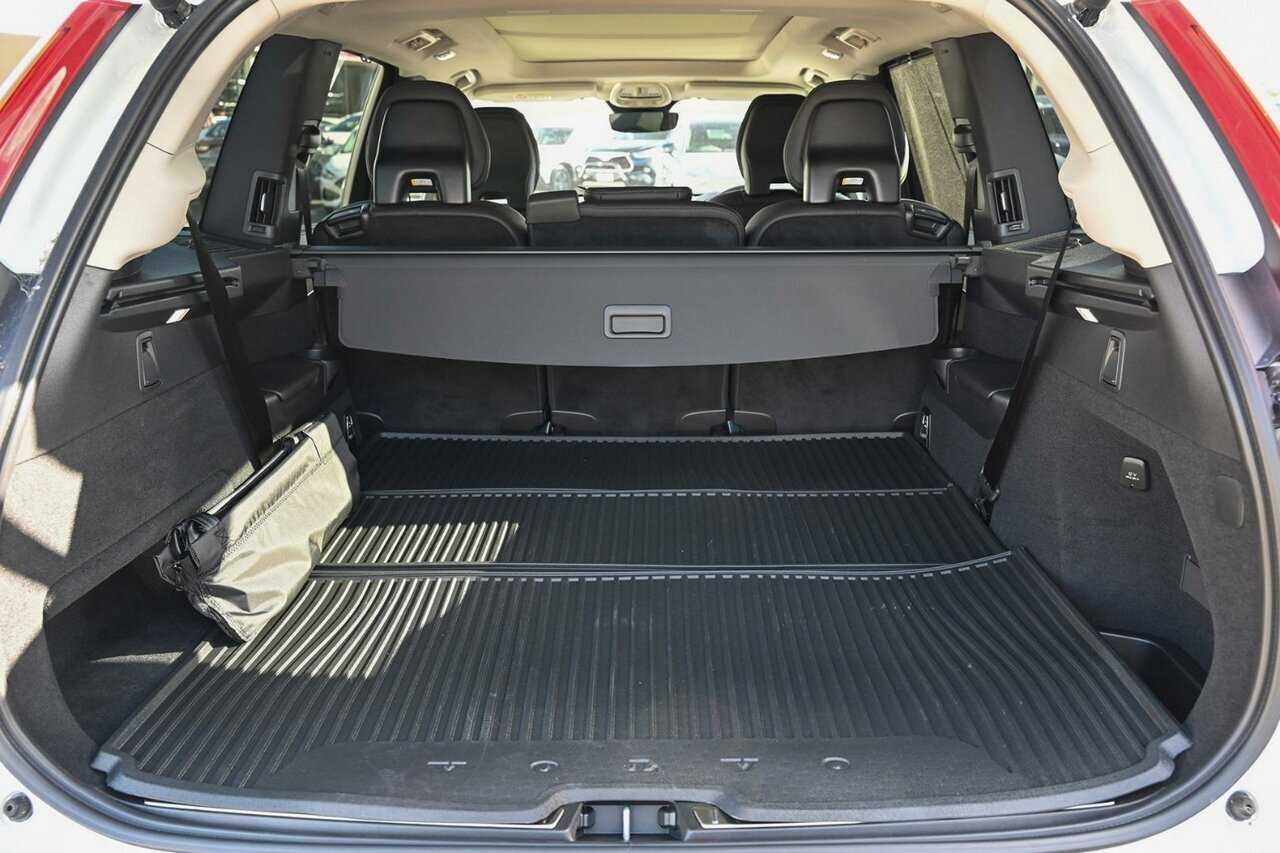 Volvo  XC90 Ultimate, B5 AWD Mild hybrid, Petrol, Bright, 7 Seats