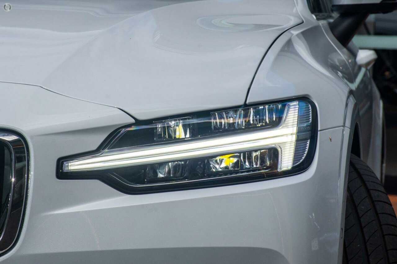 Volvo  Z Series MY24 Ultimate B5 Geartronic AWD Bright