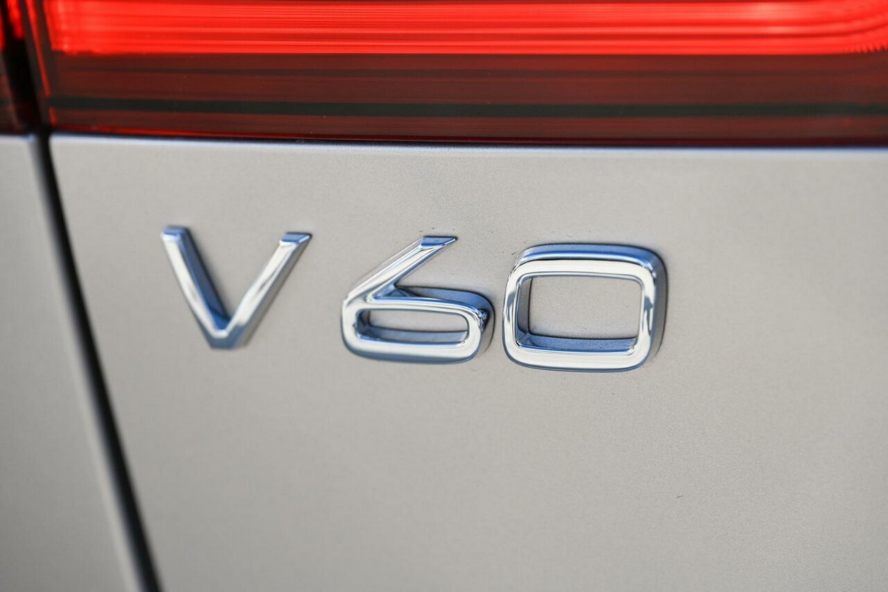 Volvo  V60 Cross Country Ultimate, B5 AWD Mild hybrid, Petrol, Bright