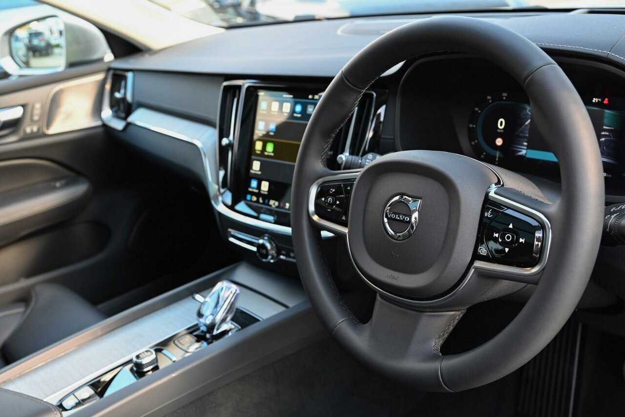 Volvo  V60 Cross Country Ultimate, B5 AWD Mild hybrid, Petrol, Bright