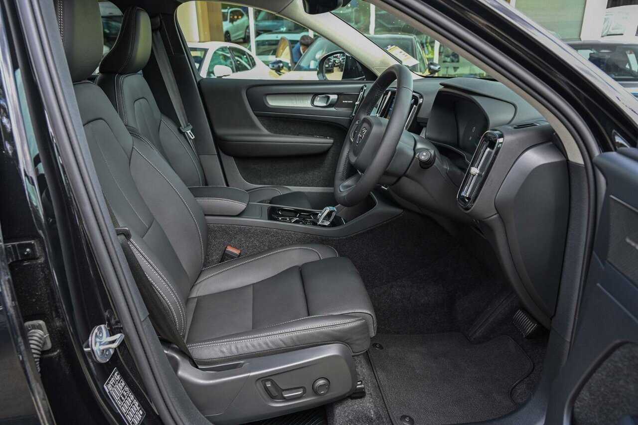 Volvo  XC40 Ultra, B4 AWD Mild hybrid, Petrol, Bright