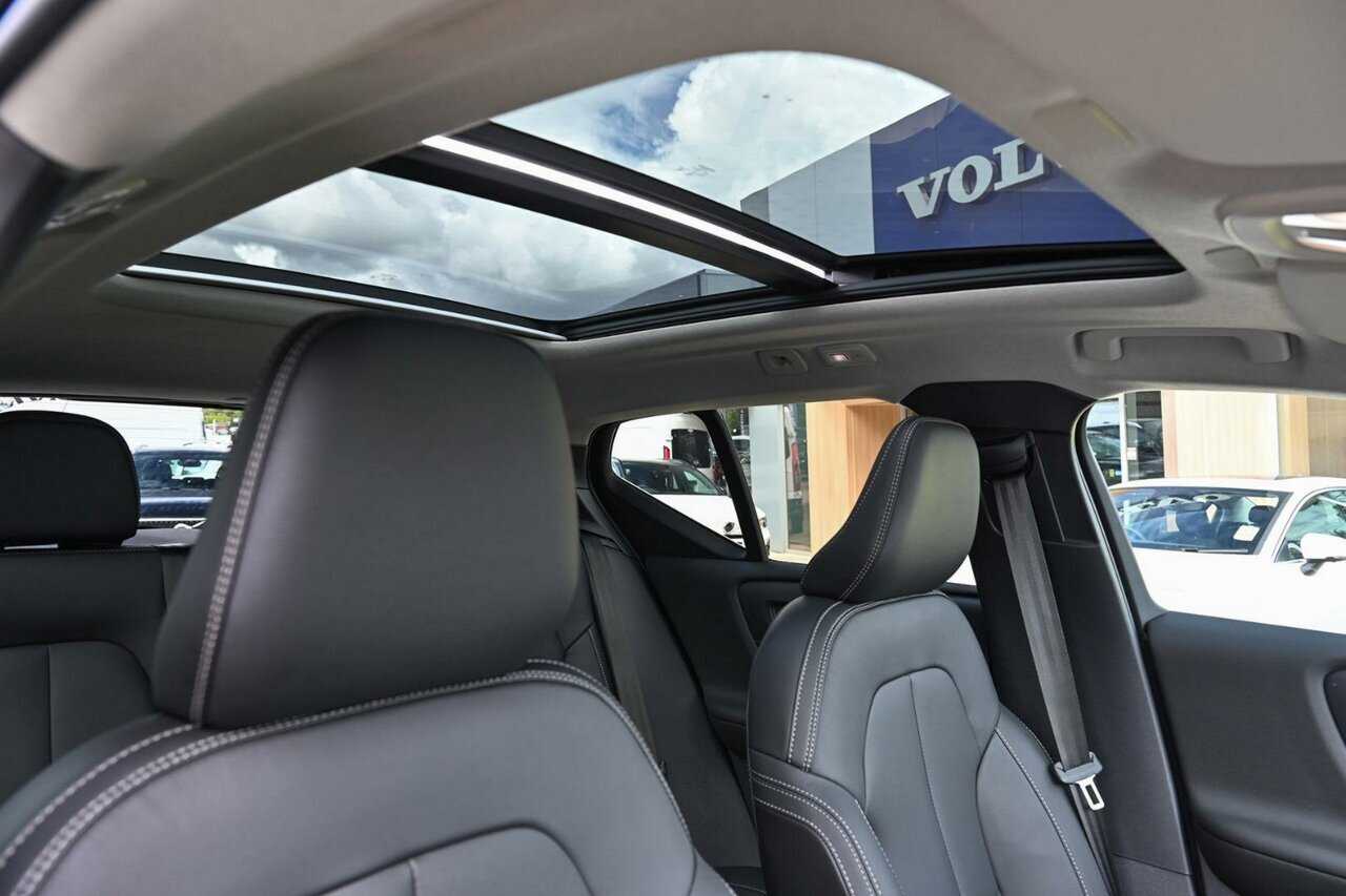 Volvo  XC40 Ultra, B4 AWD Mild hybrid, Petrol, Bright