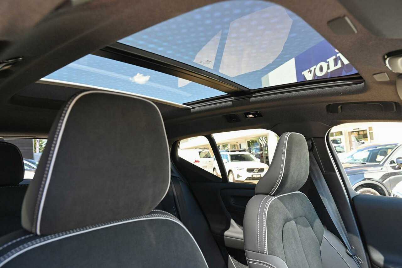Volvo  EX40 Black Edition Ultra, Twin Motor, Electric