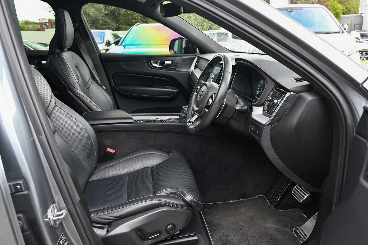Volvo  UZ MY20 T6 AWD R-Design