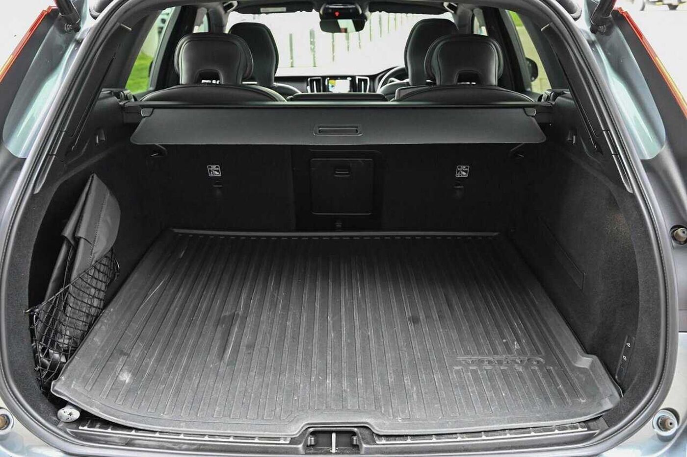 Volvo  UZ MY20 T6 AWD R-Design