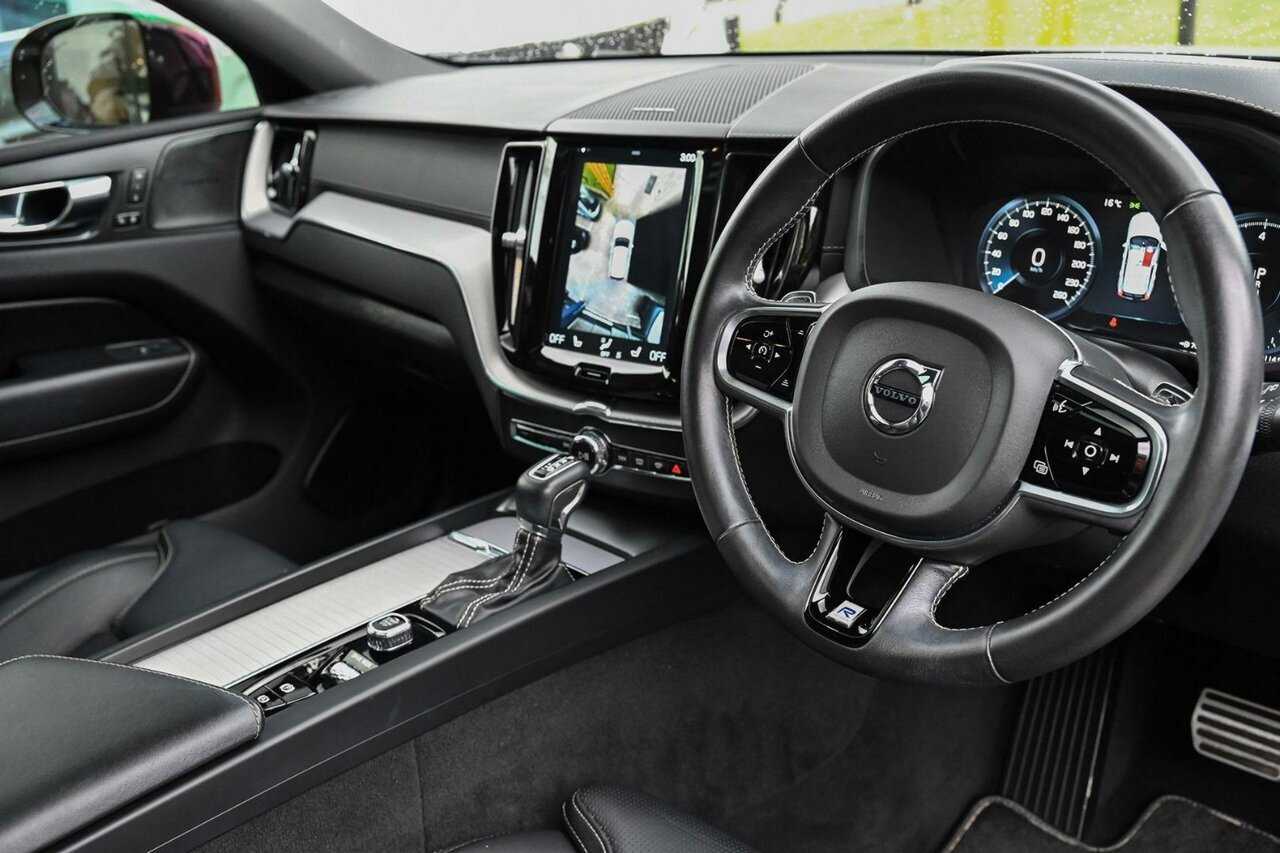 Volvo  UZ MY20 T6 AWD R-Design