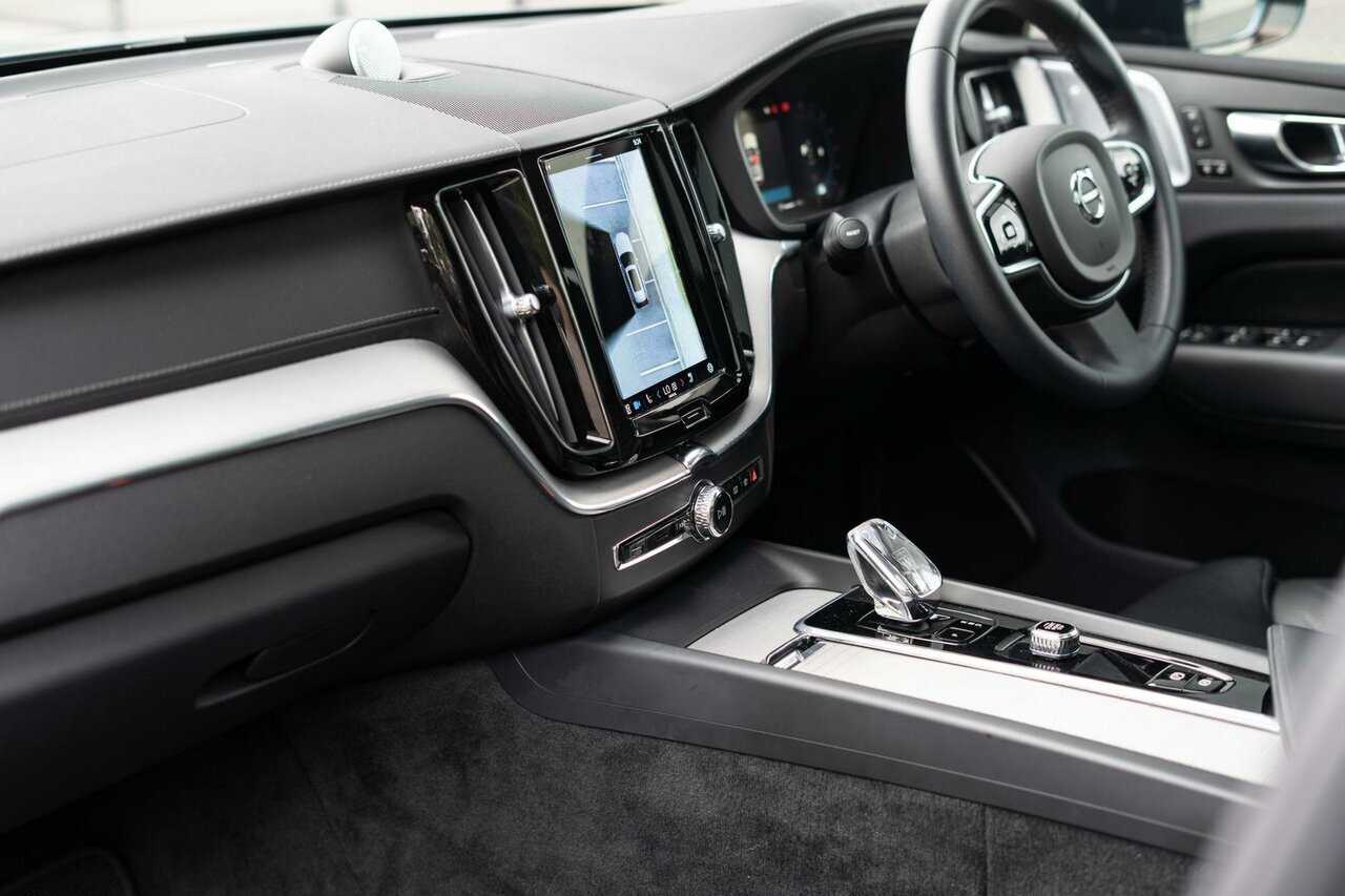 Volvo  UZ MY23 Ultimate B6 AWD Dark