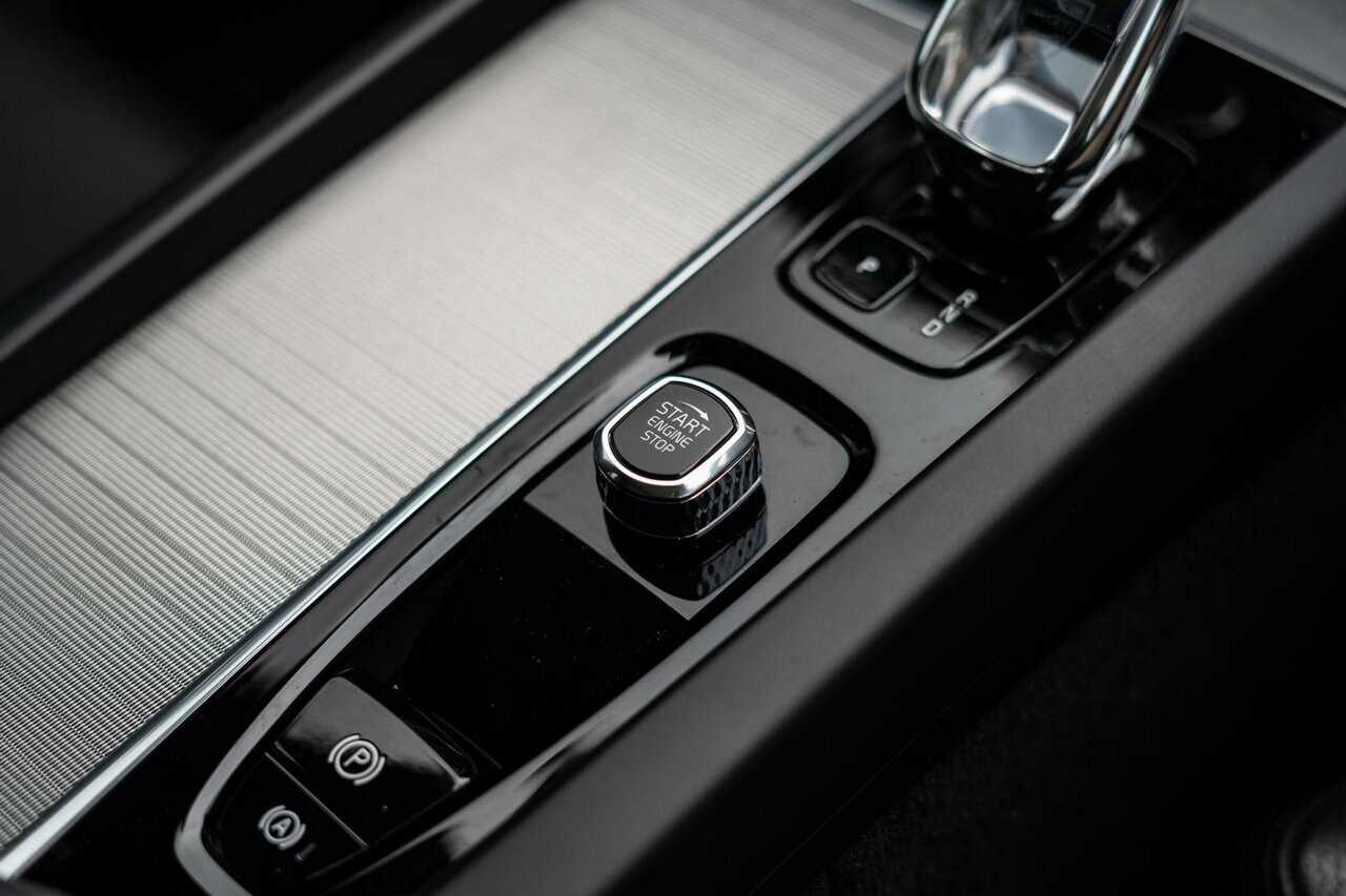 Volvo  UZ MY23 Ultimate B6 AWD Dark