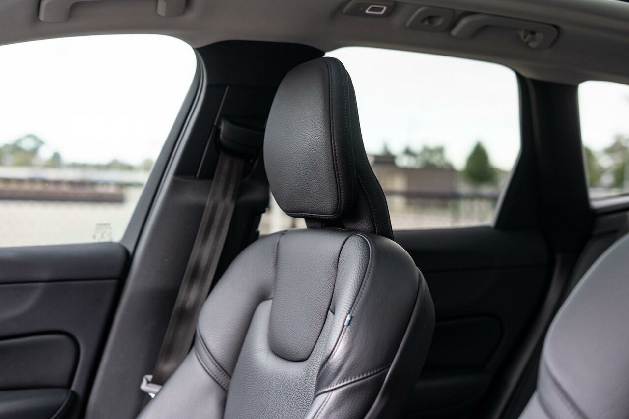 Volvo  UZ MY23 Ultimate B6 AWD Dark