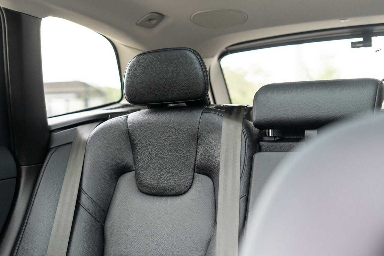 Volvo  UZ MY23 Ultimate B6 AWD Dark