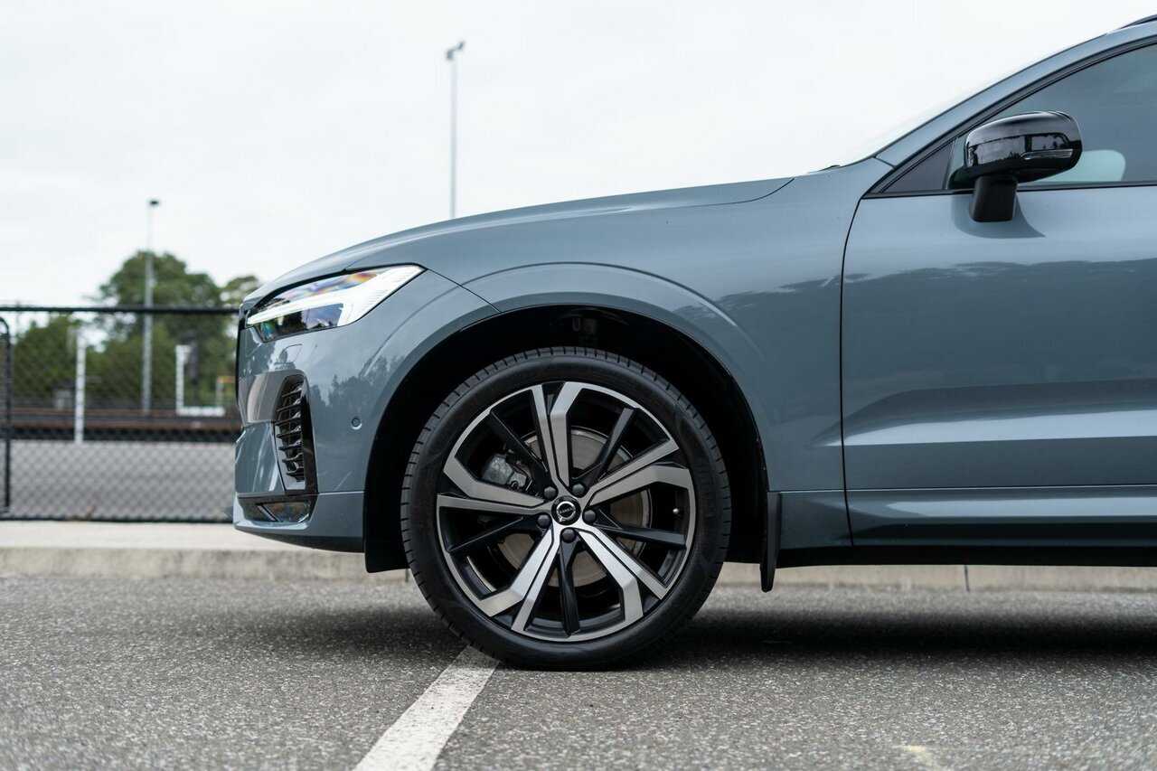 Volvo  UZ MY23 Ultimate B6 AWD Dark