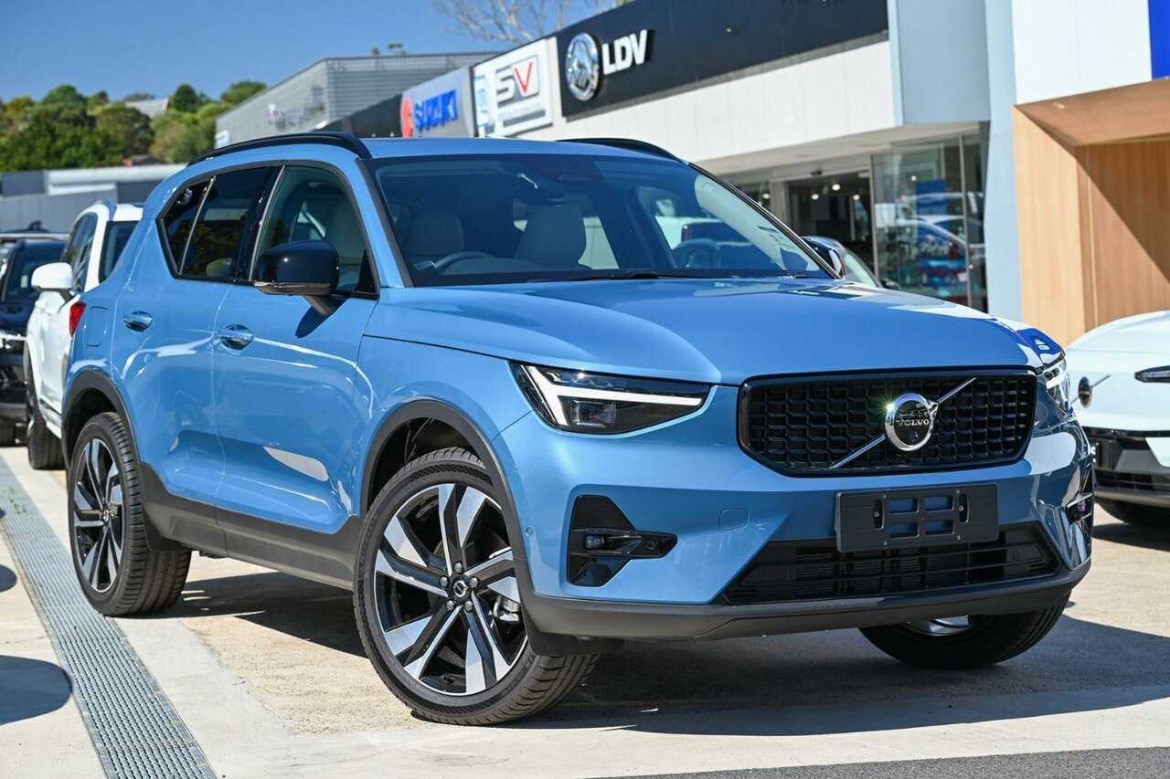 Volvo  XC40 Ultra, B4 AWD Mild hybrid, Petrol, Dark