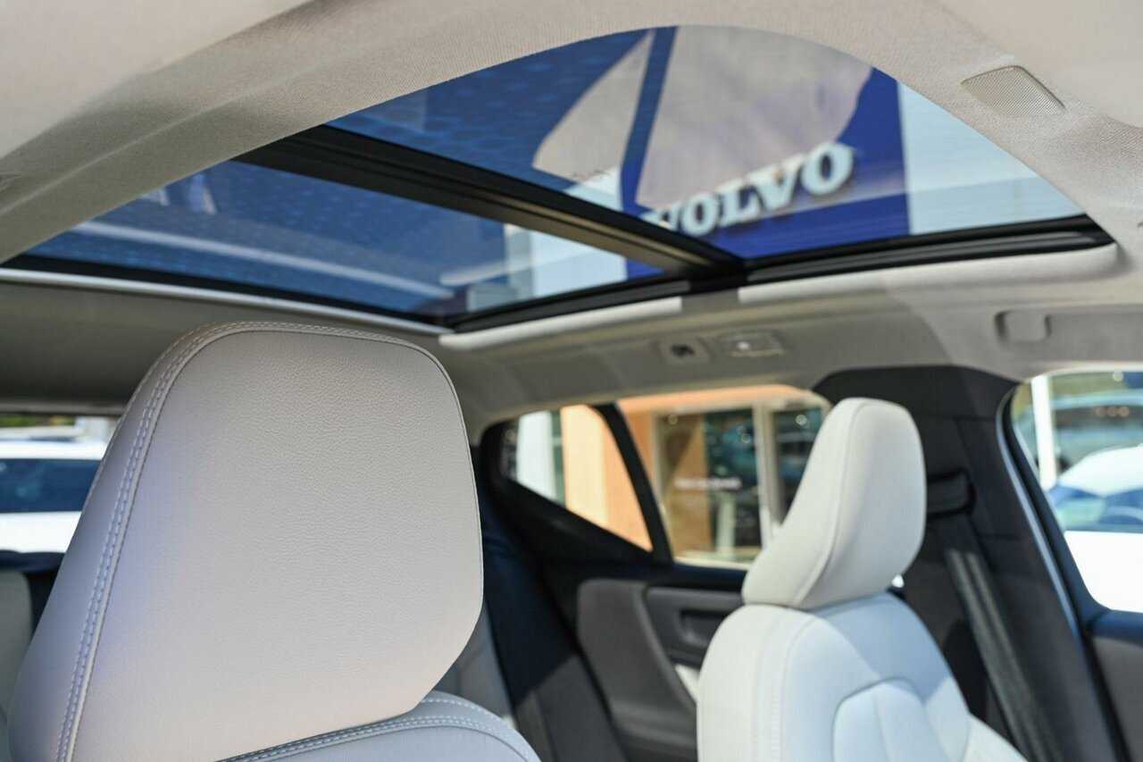 Volvo  XC40 Ultra, B4 AWD Mild hybrid, Petrol, Dark