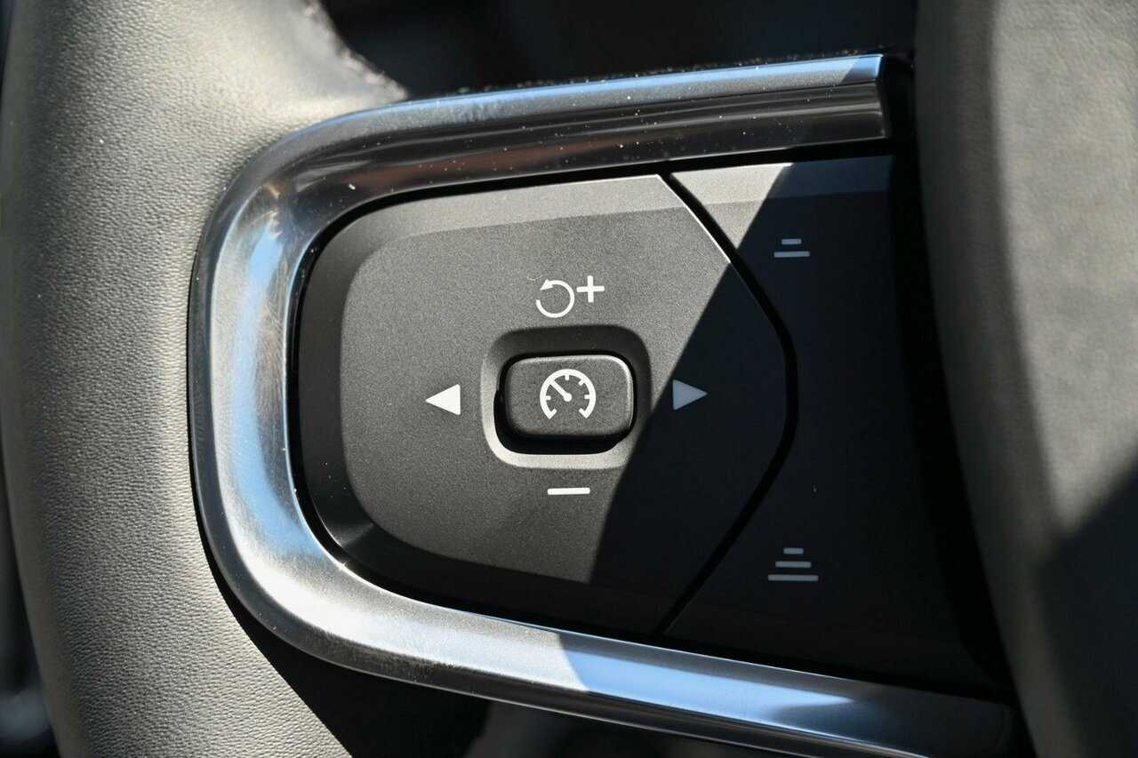 Volvo  XC40 Ultra, B4 AWD Mild hybrid, Petrol, Dark