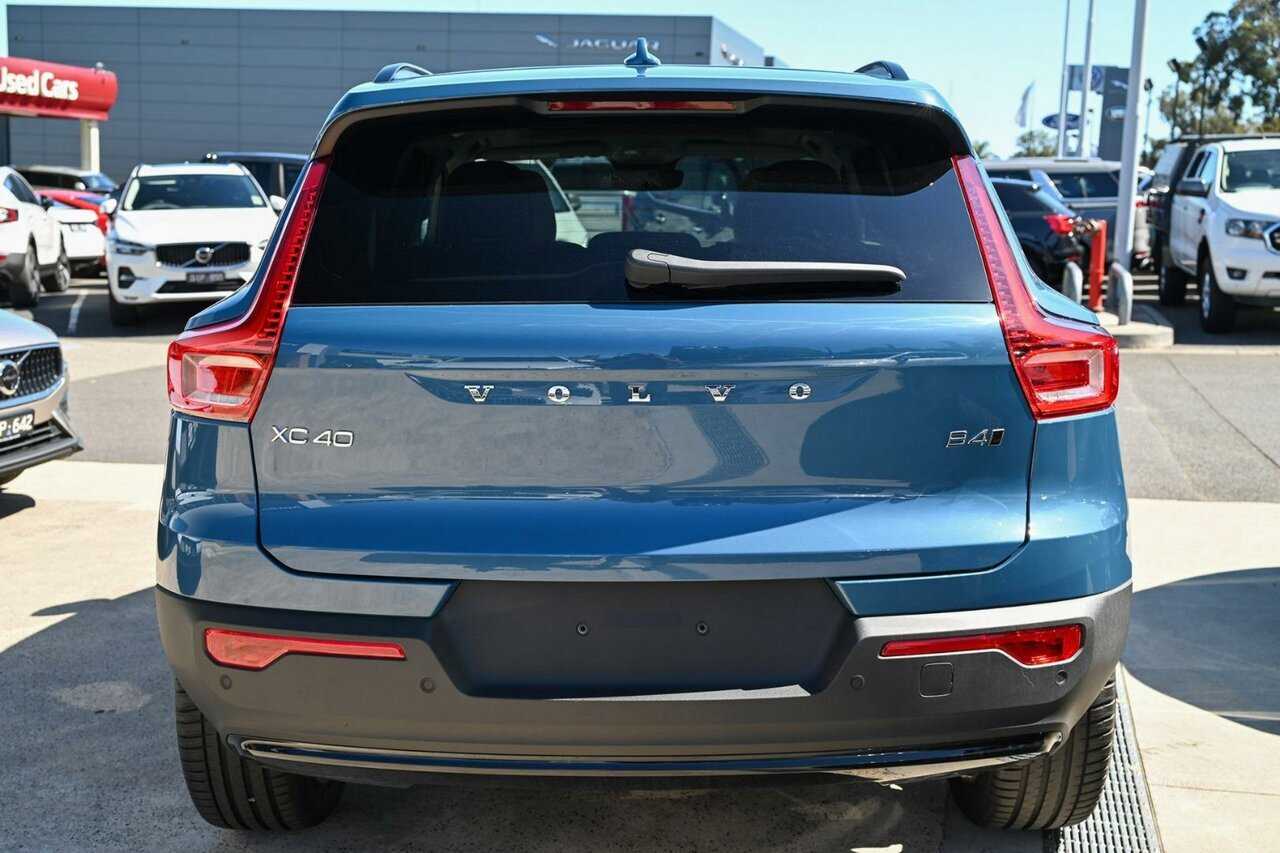 Volvo  XC40 Ultra, B4 AWD Mild hybrid, Petrol, Dark