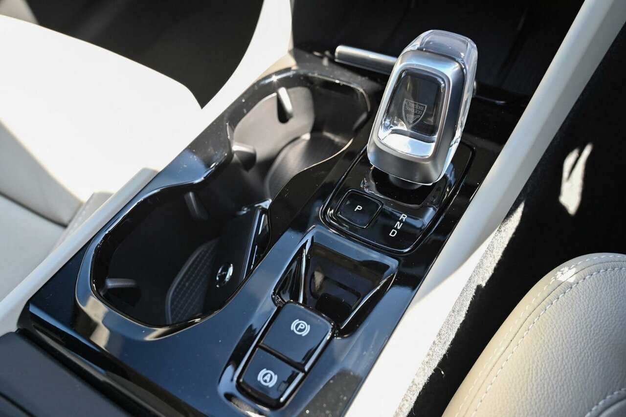 Volvo  XC40 Ultra, B4 AWD Mild hybrid, Petrol, Dark
