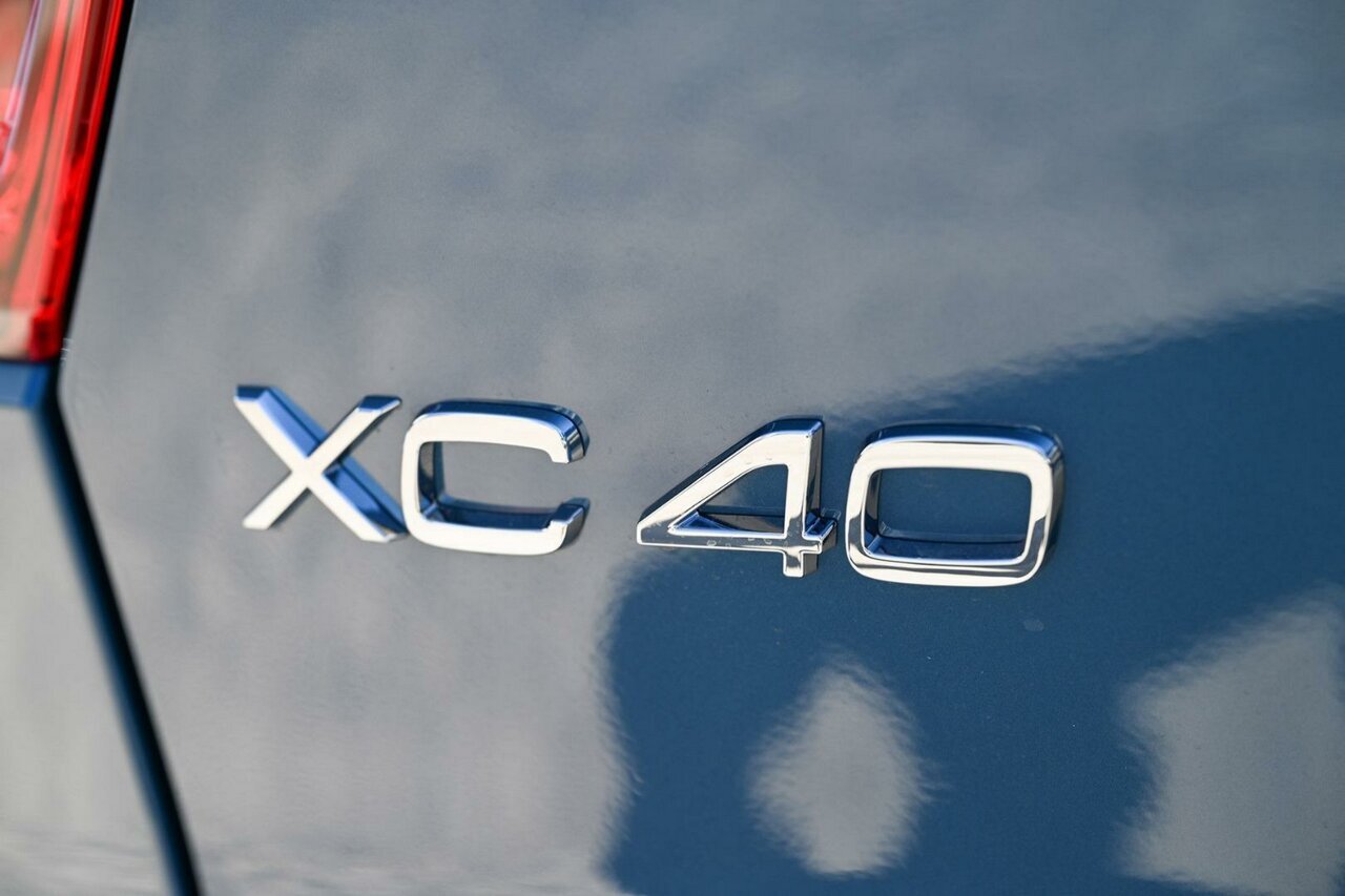 Volvo  XC40 Ultra, B4 AWD Mild hybrid, Petrol, Dark