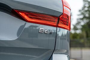 Volvo  UZ MY23 Ultimate B6 AWD Dark