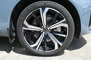 Volvo  UZ MY23 Ultimate B6 AWD Dark