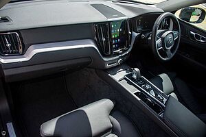 Volvo  UZ MY23 Plus B5 AWD