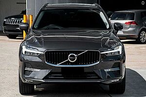 Volvo  UZ MY23 Plus B5 AWD