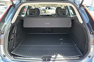 Volvo  UZ MY23 Ultimate B6 AWD Dark