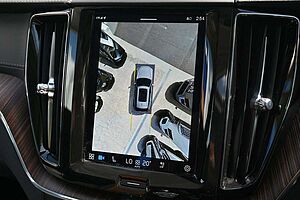 Volvo  UZ MY23 Ultimate B6 AWD Dark