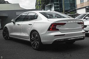Volvo  Z Series MY24 Ultimate B5 Geartronic AWD Bright