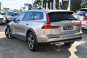 Volvo  V60 Cross Country Ultimate, B5 AWD Mild hybrid, Petrol, Bright