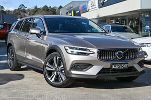 Volvo  V60 Cross Country Ultimate, B5 AWD Mild hybrid, Petrol, Bright