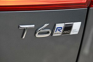 Volvo  UZ MY20 T6 AWD R-Design