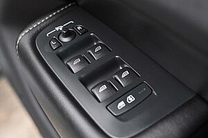 Volvo  UZ MY20 T6 AWD R-Design