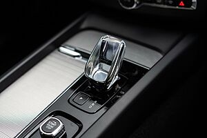 Volvo  UZ MY23 Ultimate B6 AWD Dark