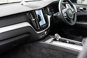Volvo  UZ MY23 Ultimate B6 AWD Dark