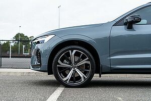 Volvo  UZ MY23 Ultimate B6 AWD Dark