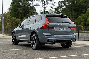 Volvo  UZ MY23 Ultimate B6 AWD Dark